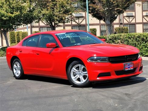 Used 2022 Dodge Charger SXT image 2