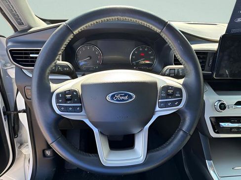 Used 2022 Ford Explorer XLT w/ Equipment Group 202A AWD/4WD image 17