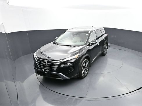 Used 2025 Nissan Rogue SL AWD/4WD image 41