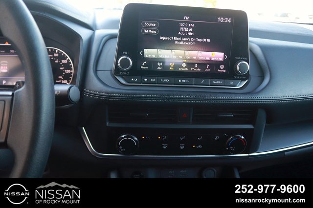 Used 2024 Nissan Rogue S AWD/4WD image 18
