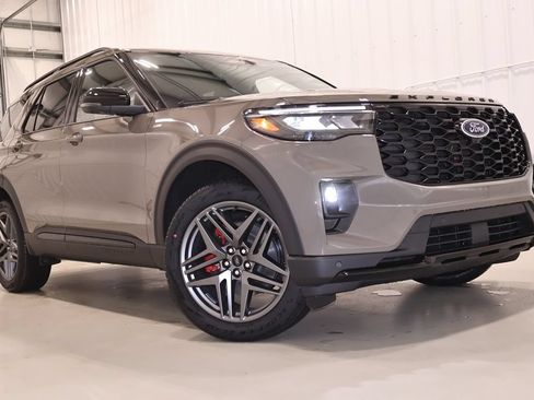 New 2026 Ford Explorer ST-Line w/ ST-Line Street Pack AWD/4WD image 37