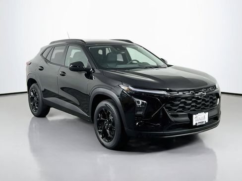 New 2026 Chevrolet Trax LT w/ Driver Confidence Package FWD image 3