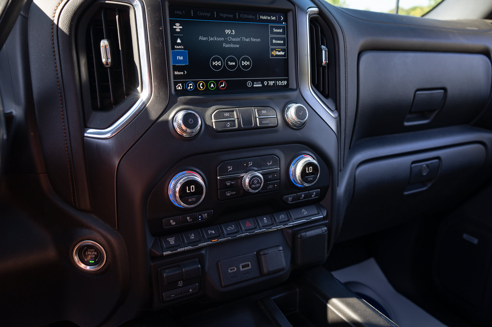 Used 2020 GMC Sierra 2500 AT4 w/ AT4 Premium Package AWD/4WD image 26