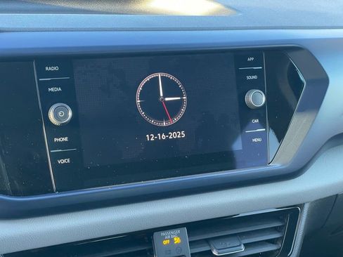 Certified 2022 Volkswagen Taos SE image 16