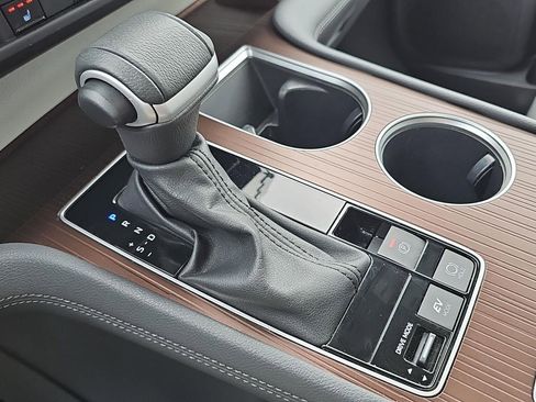 Used 2023 Toyota Sienna XLE image 18