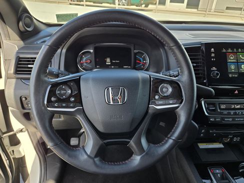 Used 2022 Honda Pilot Black Edition image 16