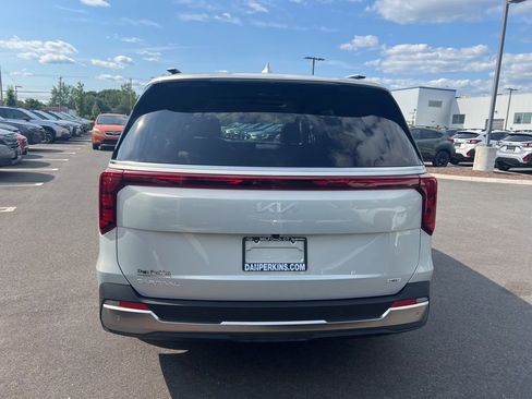 Used 2025 Kia Carnival SX image 4