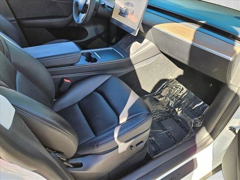 Used 2023 Tesla Model Y Performance image 19