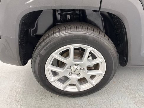 Used 2023 Jeep Renegade Latitude AWD/4WD image 11