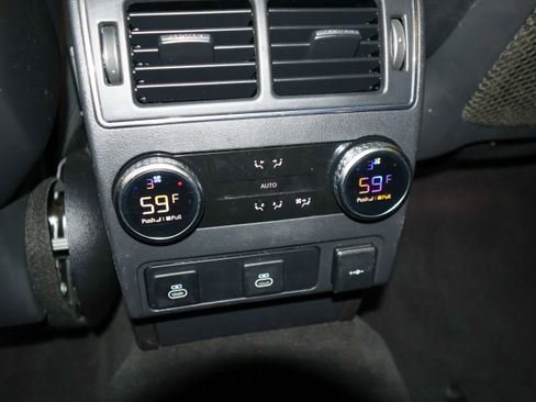 Used 2021 Jaguar F-PACE SVR image 21