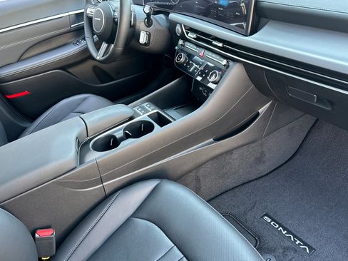 New 2025 Hyundai Sonata Limited image 15