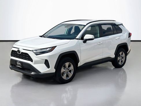 Used 2025 Toyota RAV4 XLE AWD/4WD image 4