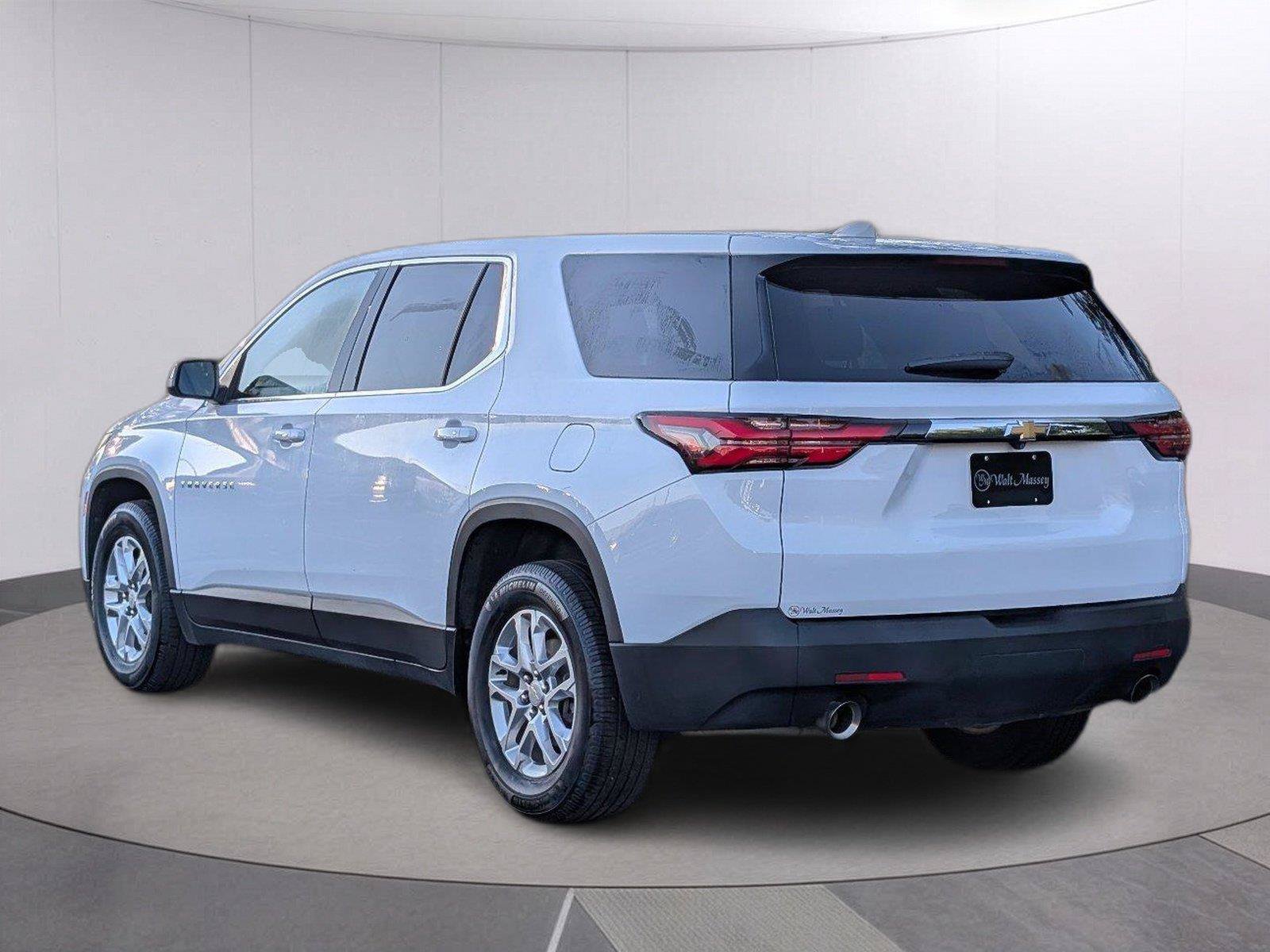 Used 2022 Chevrolet Traverse LS FWD image 3