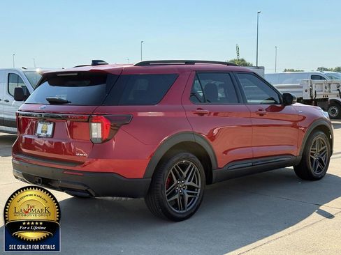 Used 2025 Ford Explorer ST-Line w/ ST-Line Street Pack AWD/4WD image 5