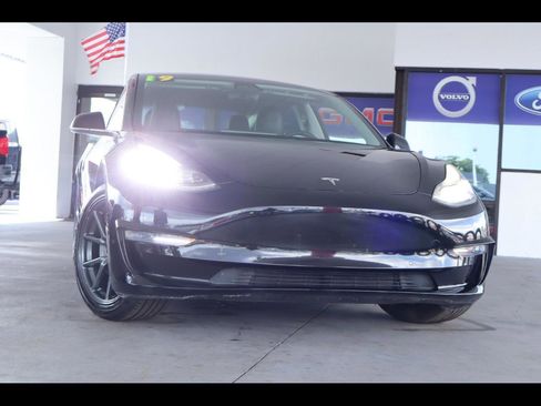 Used 2019 Tesla Model 3 Long Range RWD image 1