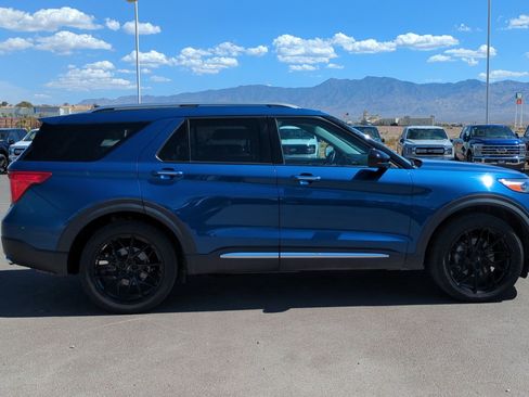 Used 2022 Ford Explorer Limited w/ Class IV Trailer Tow Package AWD/4WD image 2
