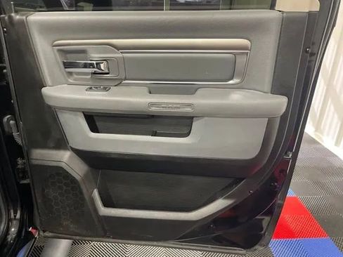 Used 2019 RAM 1500 Classic SLT w/ Black Appearance Group AWD/4WD image 16