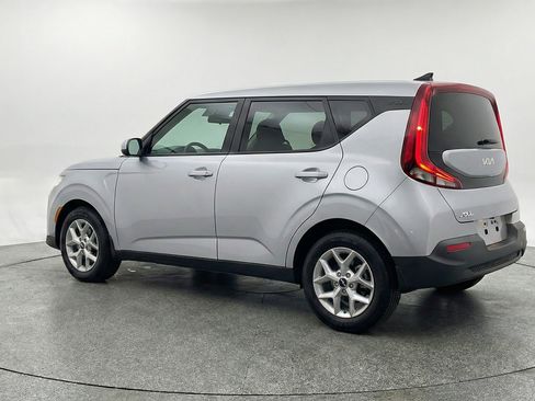 Used 2025 Kia Soul LX w/ LX Technology Package FWD image 6