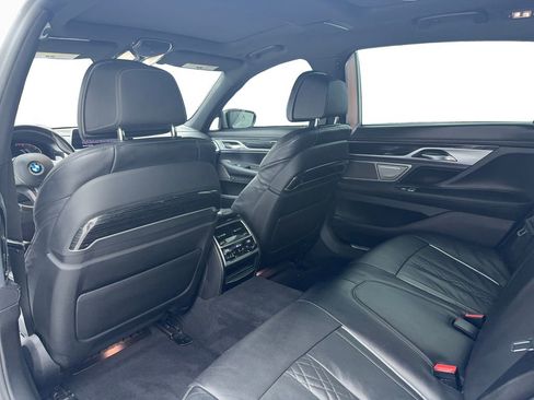 Used 2022 BMW 750i xDrive w/ Executive Package image 16