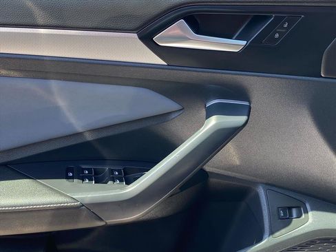 Certified 2025 Volkswagen Jetta SE FWD image 19