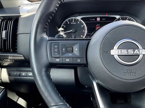 Used 2022 Nissan Pathfinder SL AWD/4WD image 11