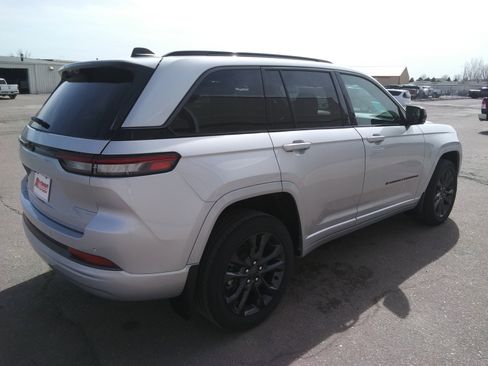 Used 2026 Jeep Grand Cherokee Limited AWD/4WD image 5