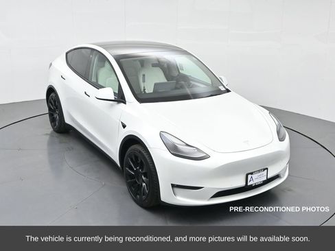 Used 2022 Tesla Model Y Long Range image 54
