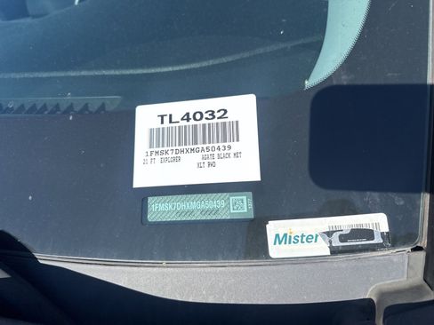 Used 2021 Ford Explorer XLT w/ Equipment Group 202A image 9