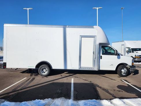 New 2026 Chevrolet Express 4500 w/ Power Convenience Package RWD image 9