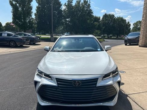 Used 2019 Toyota Avalon Limited w/ Advanced Safety Package FWD image 2