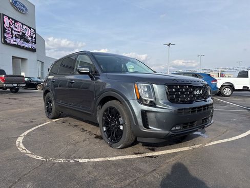 Used 2022 Kia Telluride SX w/ SX Prestige Package image 3