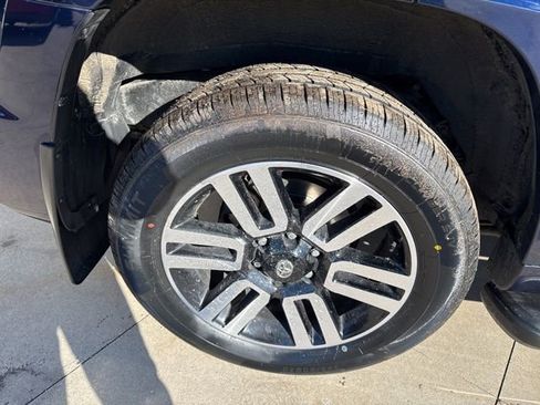 Used 2023 Toyota 4Runner Limited image 9