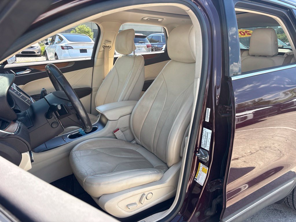 Used 2016 Lincoln MKC Reserve w/ Lincoln MKC Climate Package FWD image 9