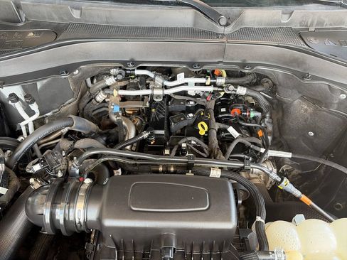 Used 2023 Ford Explorer XLT w/ Equipment Group 202A RWD image 31