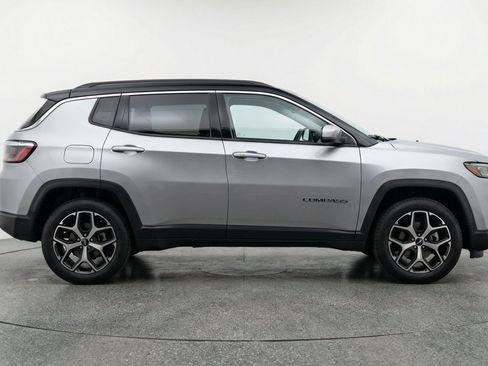 Used 2025 Jeep Compass Limited AWD/4WD image 11