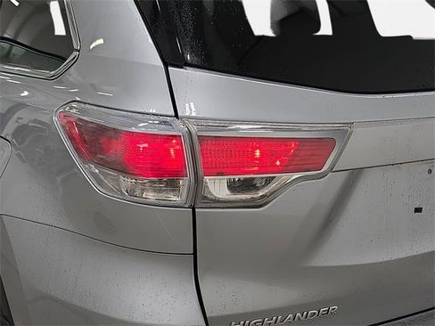 Used 2015 Toyota Highlander XLE image 34