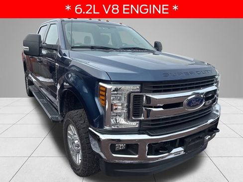Used 2018 Ford F250 XLT w/ XLT Value Package image 3