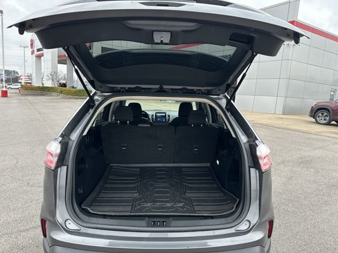Used 2021 Ford Edge SE image 16