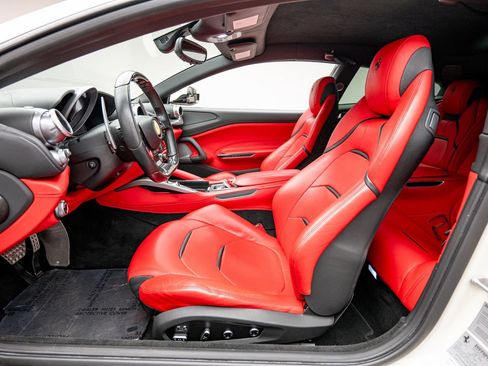 Used 2019 Ferrari GTC4Lusso AWD/4WD image 12