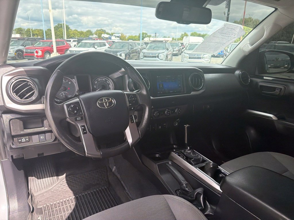 Used 2019 Toyota Tacoma SR5 AWD/4WD image 12