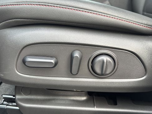 Used 2025 Chevrolet Trax RS w/ Driver Confidence Package image 14