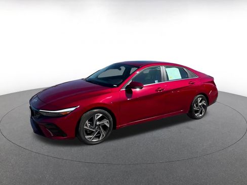 Used 2025 Hyundai Elantra Limited image 4