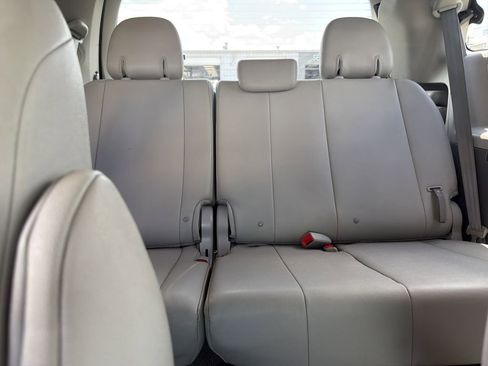 Used 2015 Toyota Sienna XLE Premium FWD image 17