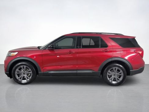 Used 2023 Ford Explorer XLT w/ Equipment Group 202A AWD/4WD image 6