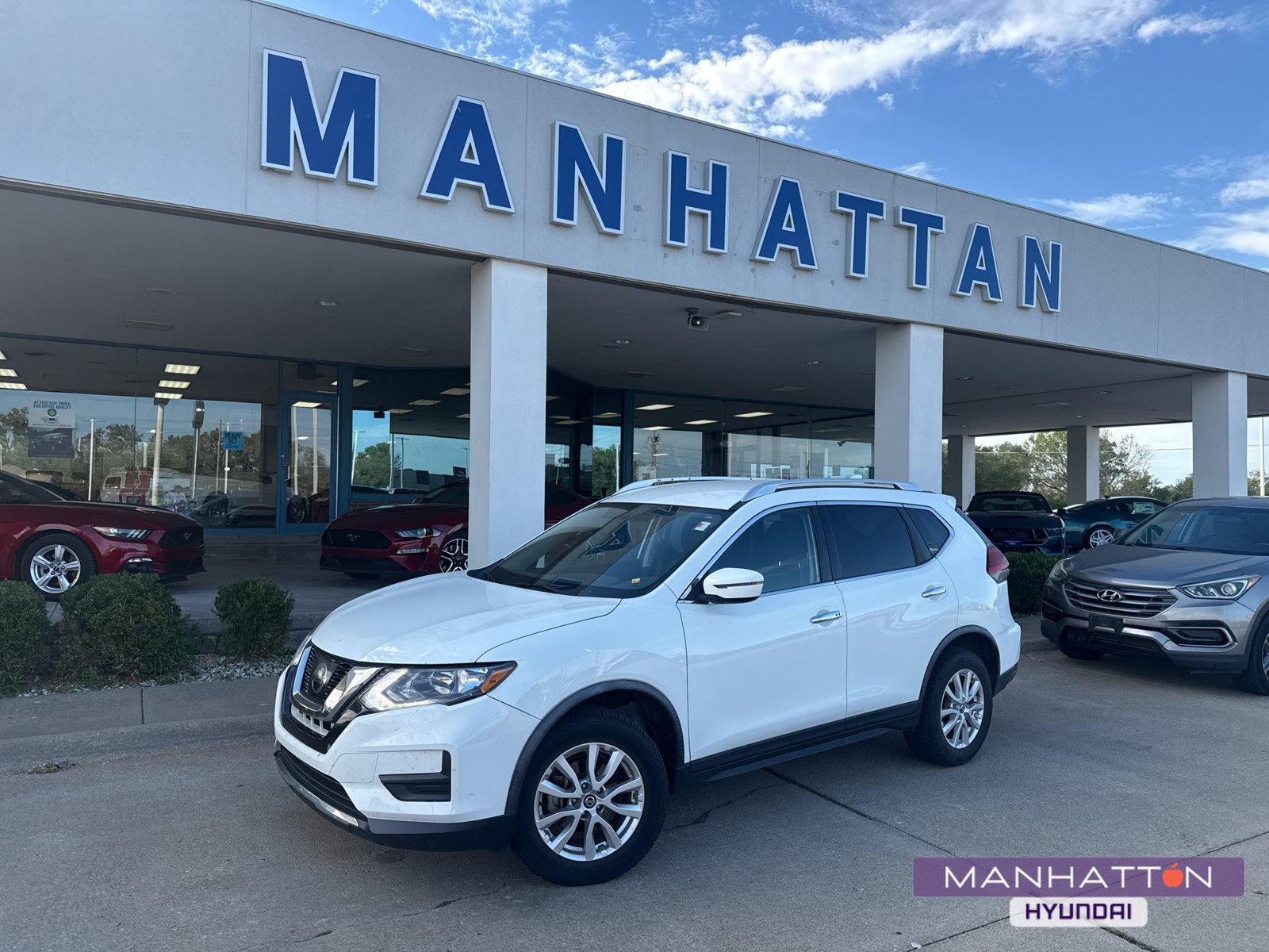 Used 2017 Nissan Rogue SV AWD/4WD image 1