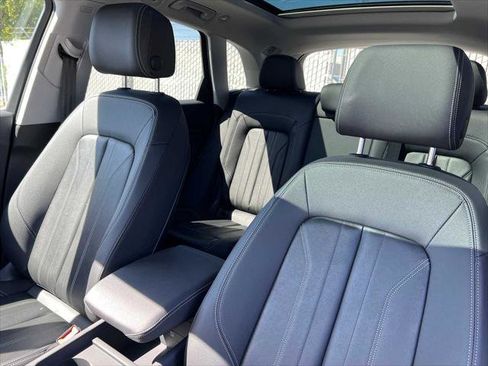 Used 2024 Audi Q5 2.0T Premium w/ Convenience Package image 49