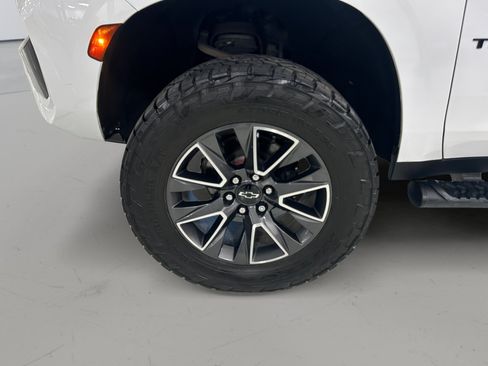 Used 2021 Chevrolet Tahoe Z71 w/ Luxury Package AWD/4WD image 9