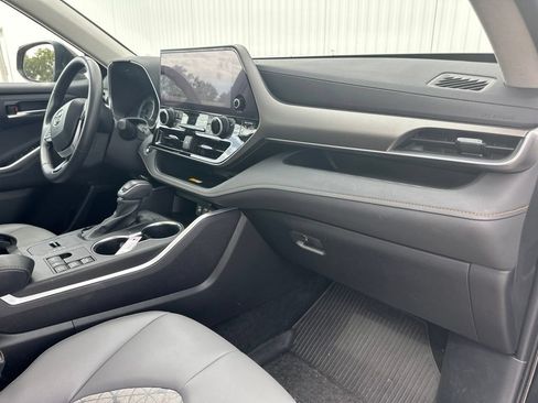 Used 2023 Toyota Highlander Bronze Edition AWD/4WD image 32