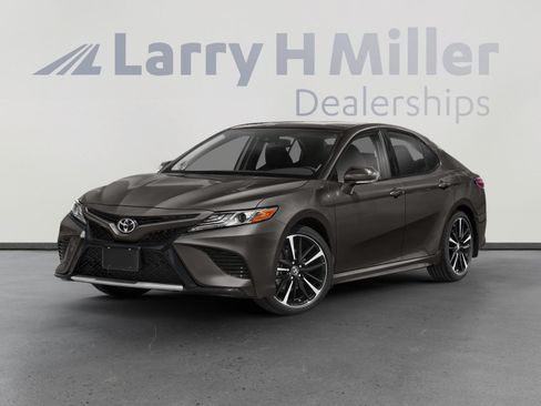 Used 2018 Toyota Camry XSE FWD image 1