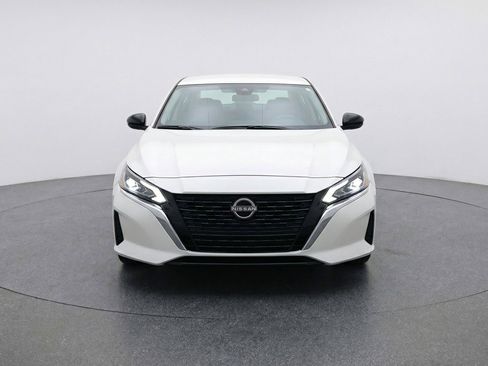 Used 2025 Nissan Altima 2.5 SV image 2